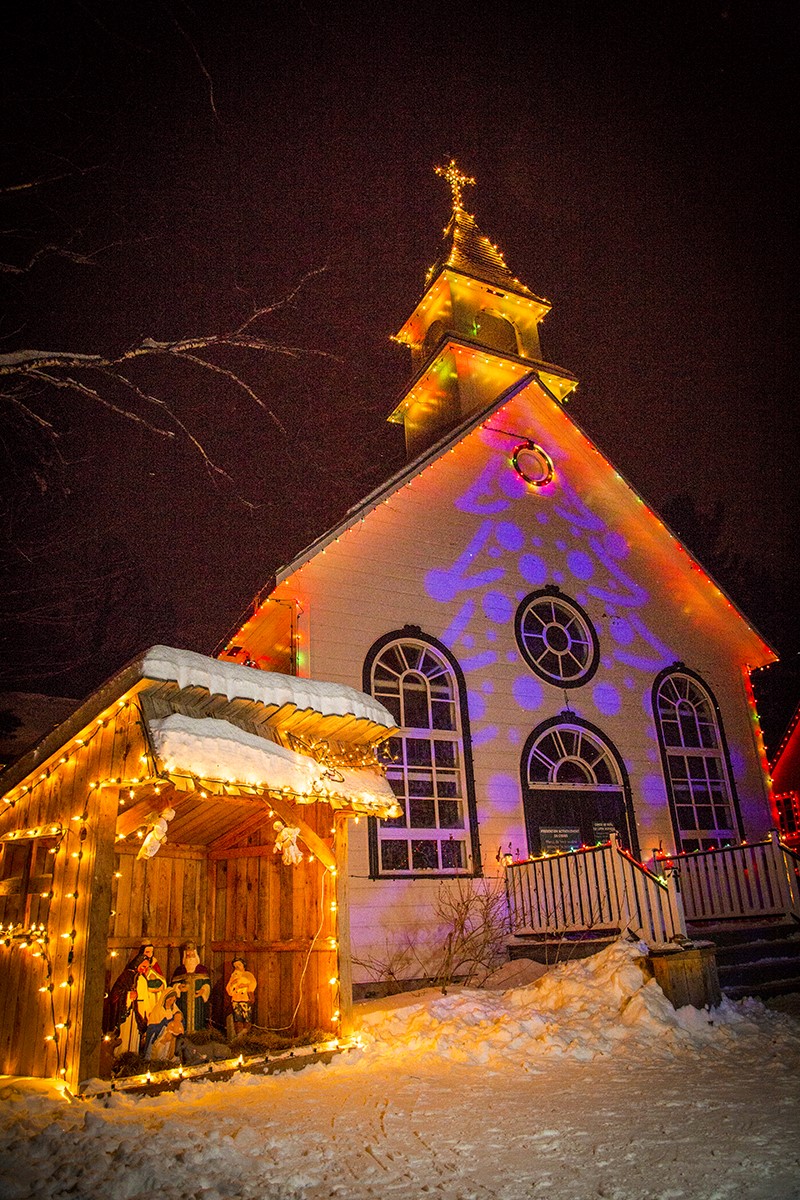 Un Village Illuminé pour Noël 2024 : Un Spectacle de Lumière et de Magie