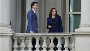 La candidate à l'investiture démocrate Kamala Harris a des liens avec le Canada